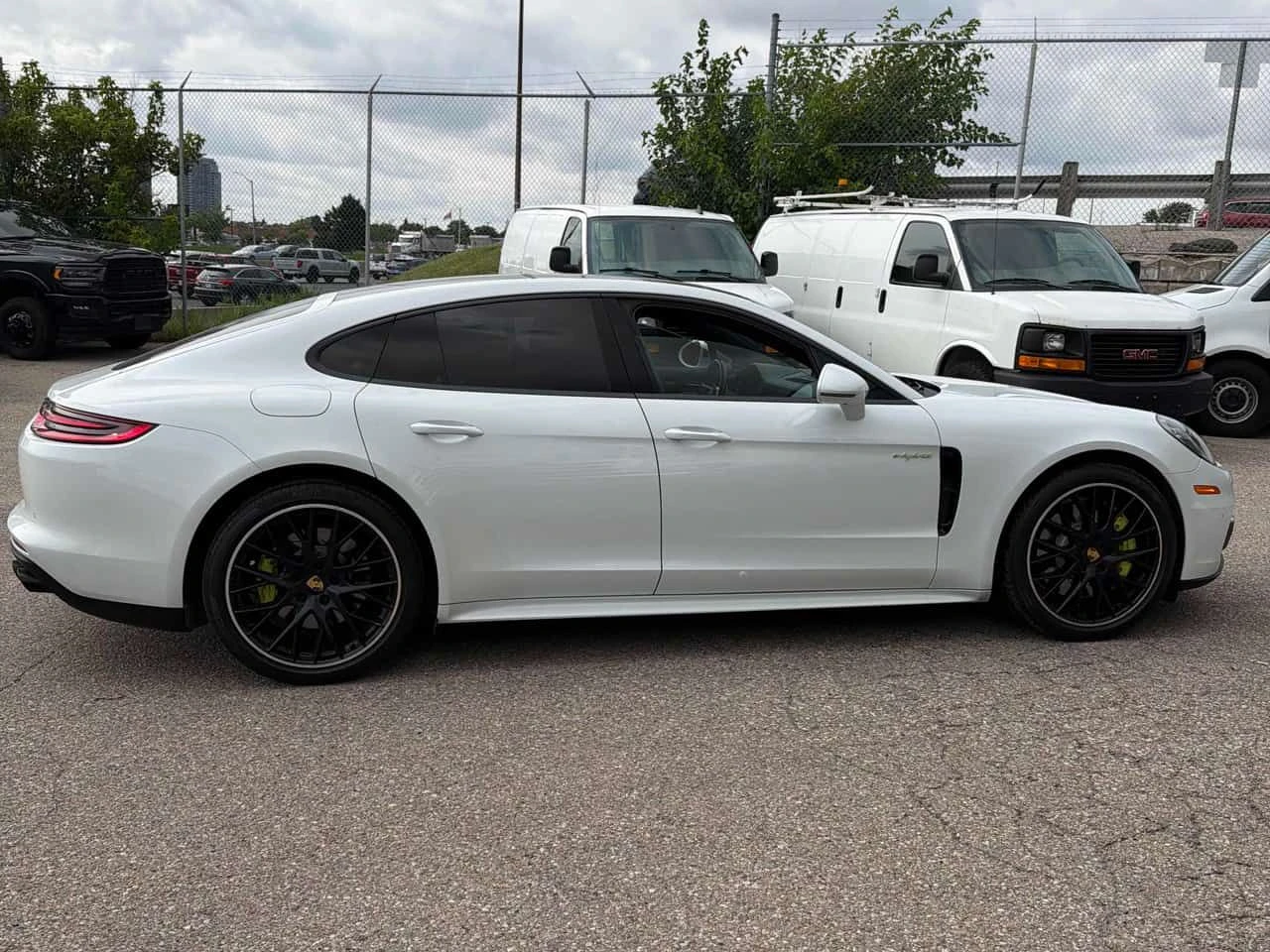 Porsche Panamera 4 HYBRID * 360 КАМЕРА* ОБДУХВАНЕ* ПАНОРАМА* , снимка 4 - Автомобили и джипове - 55458530
