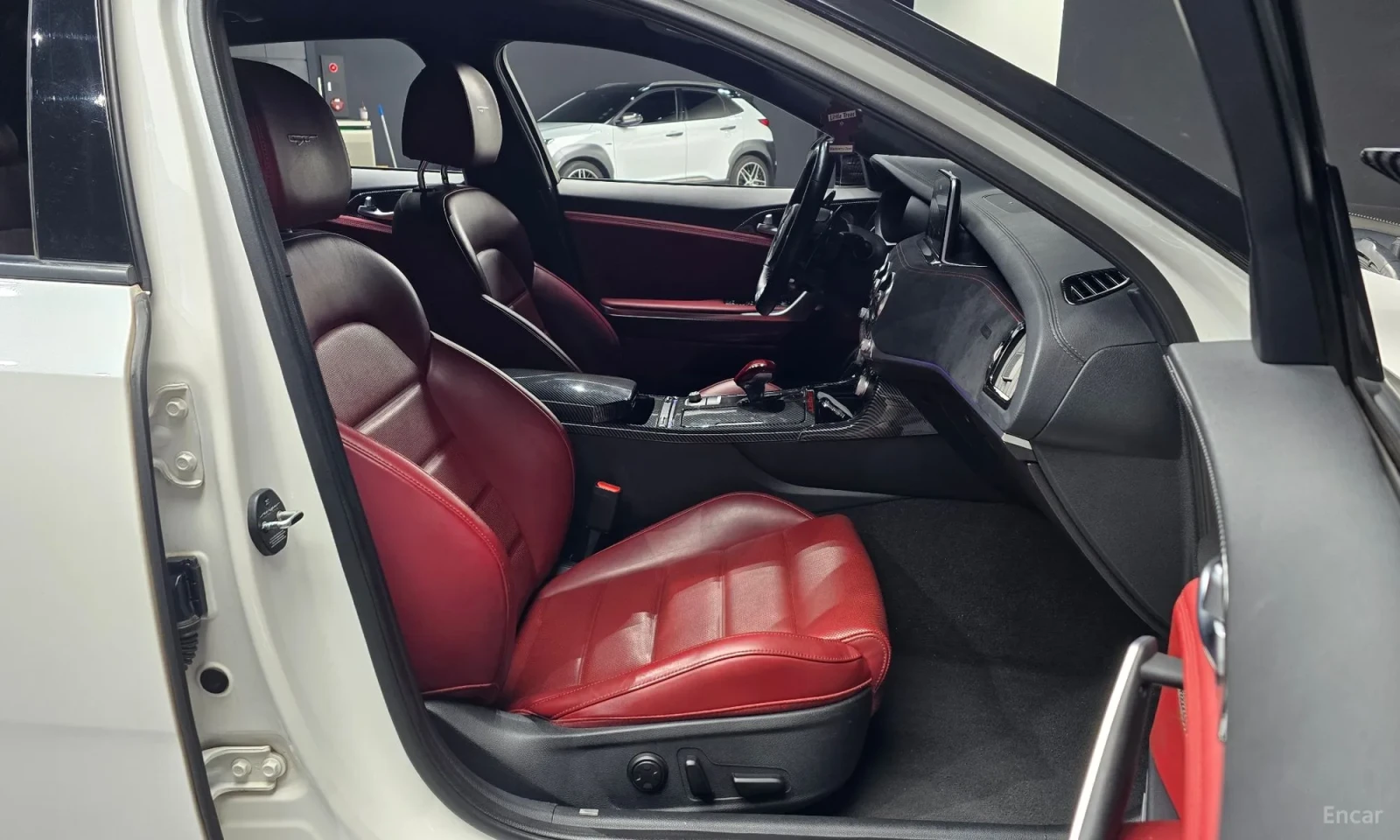 Kia Stinger 3.3 Бензин\Хед ап\360 Камери, снимка 10 - Автомобили и джипове - 55584092