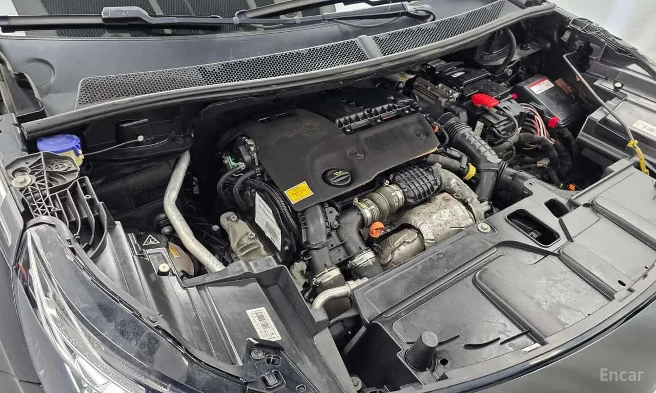 Peugeot 5008 1.6 BlueHDi Allure * ФИНАНСИРАНЕ, снимка 6 - Автомобили и джипове - 56259528