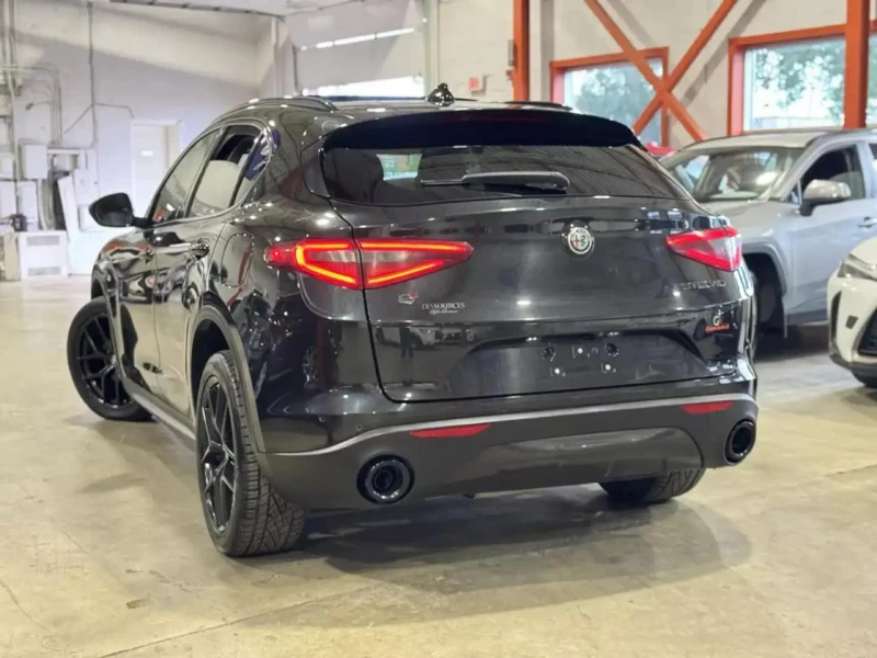 Alfa Romeo Stelvio Q4* DISTRONIC* 2.0TI* Пано* Подгрев* , снимка 4 - Автомобили и джипове - 52317628