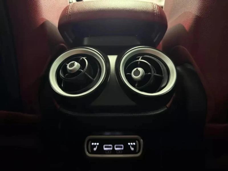 Alfa Romeo Stelvio Q4* DISTRONIC* 2.0TI* Пано* Подгрев* , снимка 15 - Автомобили и джипове - 52317628