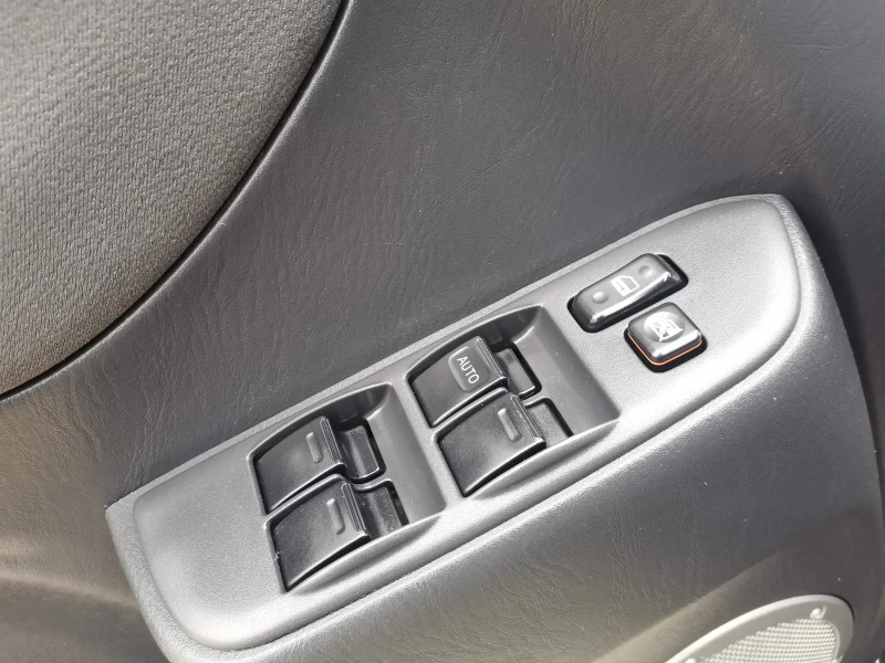 Toyota Rav4 2.0 D4D, снимка 9 - Автомобили и джипове - 52885489