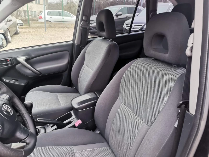 Toyota Rav4 2.0 D4D, снимка 8 - Автомобили и джипове - 52885489
