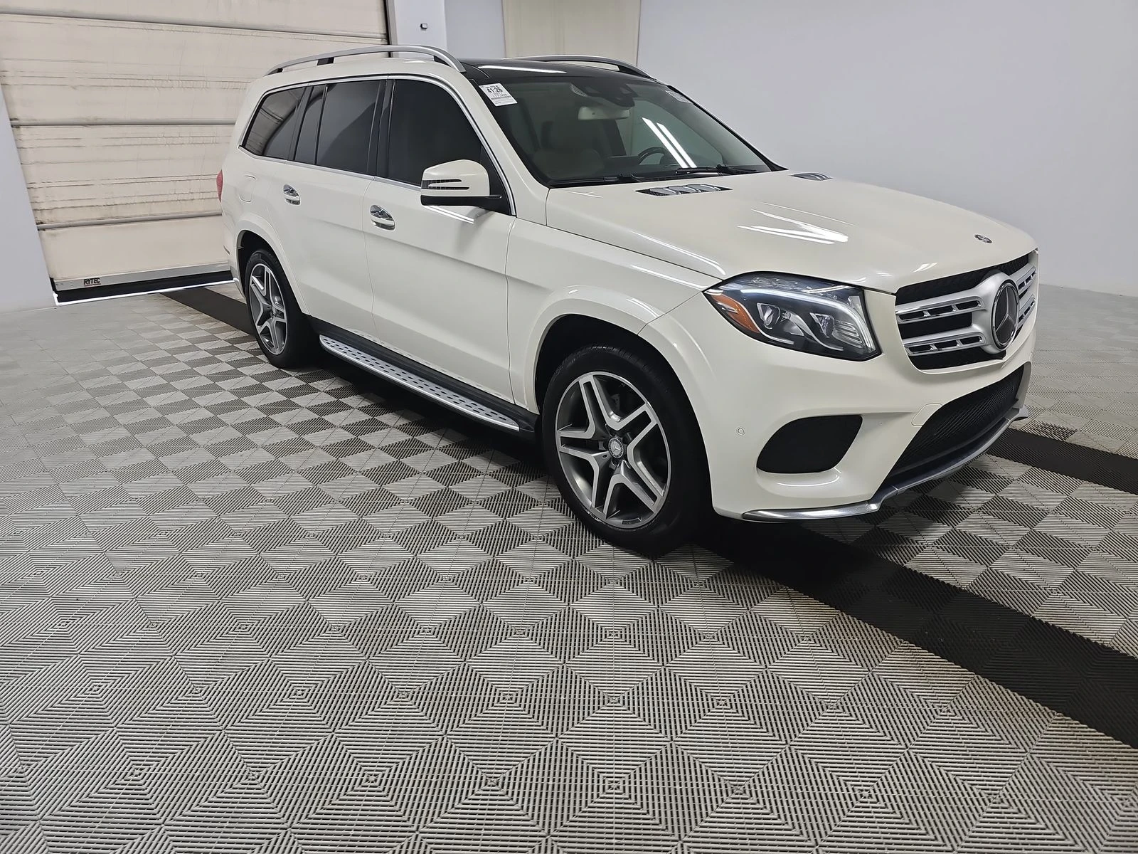 Mercedes-Benz GLS 500 AMG* 7МЕСТА* HARMAN* PANO* ОБДУХ* МАСАЖ* KEYLESS*  - изображение 3