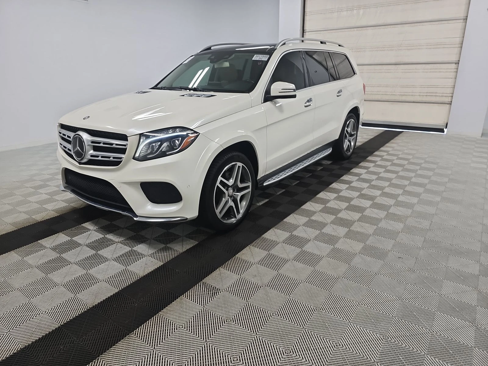 Mercedes-Benz GLS 500 AMG* 7МЕСТА* HARMAN* PANO* ОБДУХ* МАСАЖ* KEYLESS*  - изображение 2