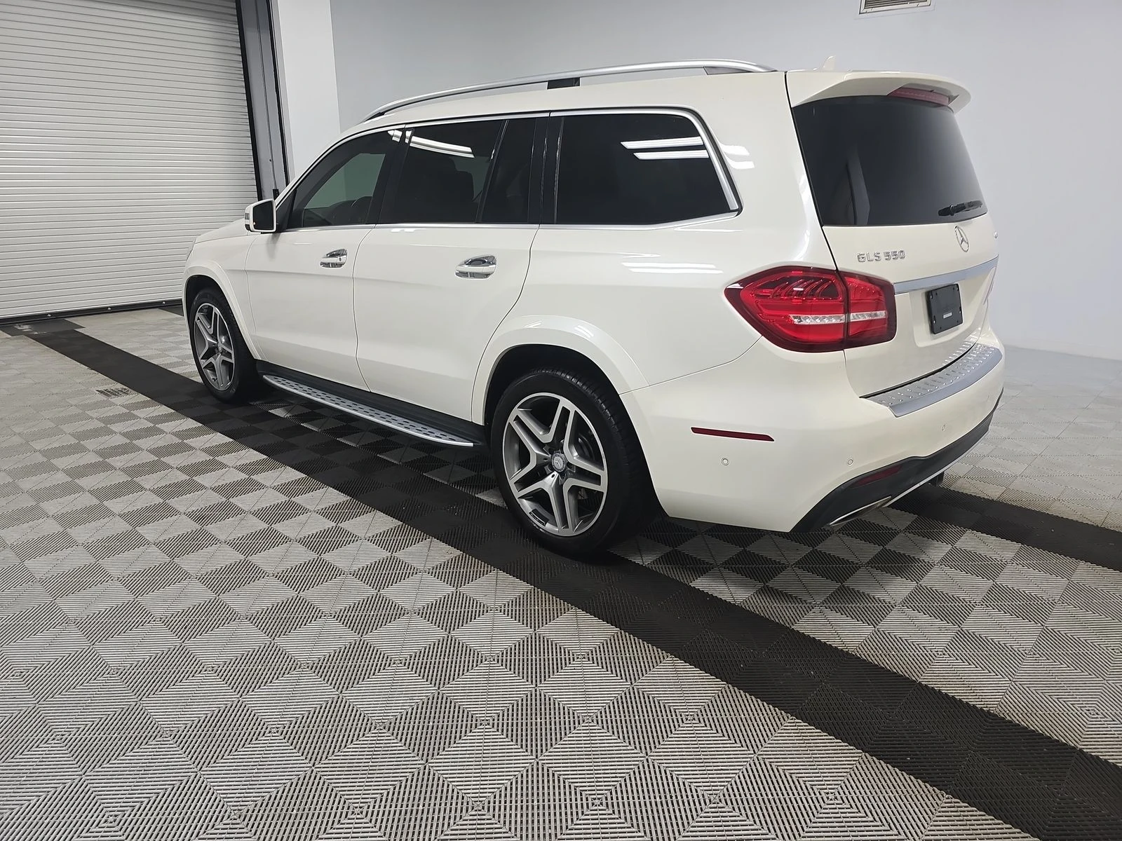 Mercedes-Benz GLS 500 AMG* 7МЕСТА* HARMAN* PANO* ОБДУХ* МАСАЖ* KEYLESS*  - изображение 6