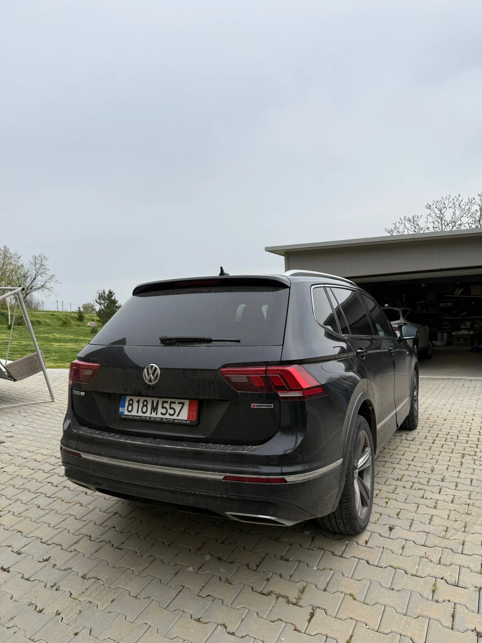 VW Tiguan 2.0 TFSI R-Line, снимка 5 - Автомобили и джипове - 54370469