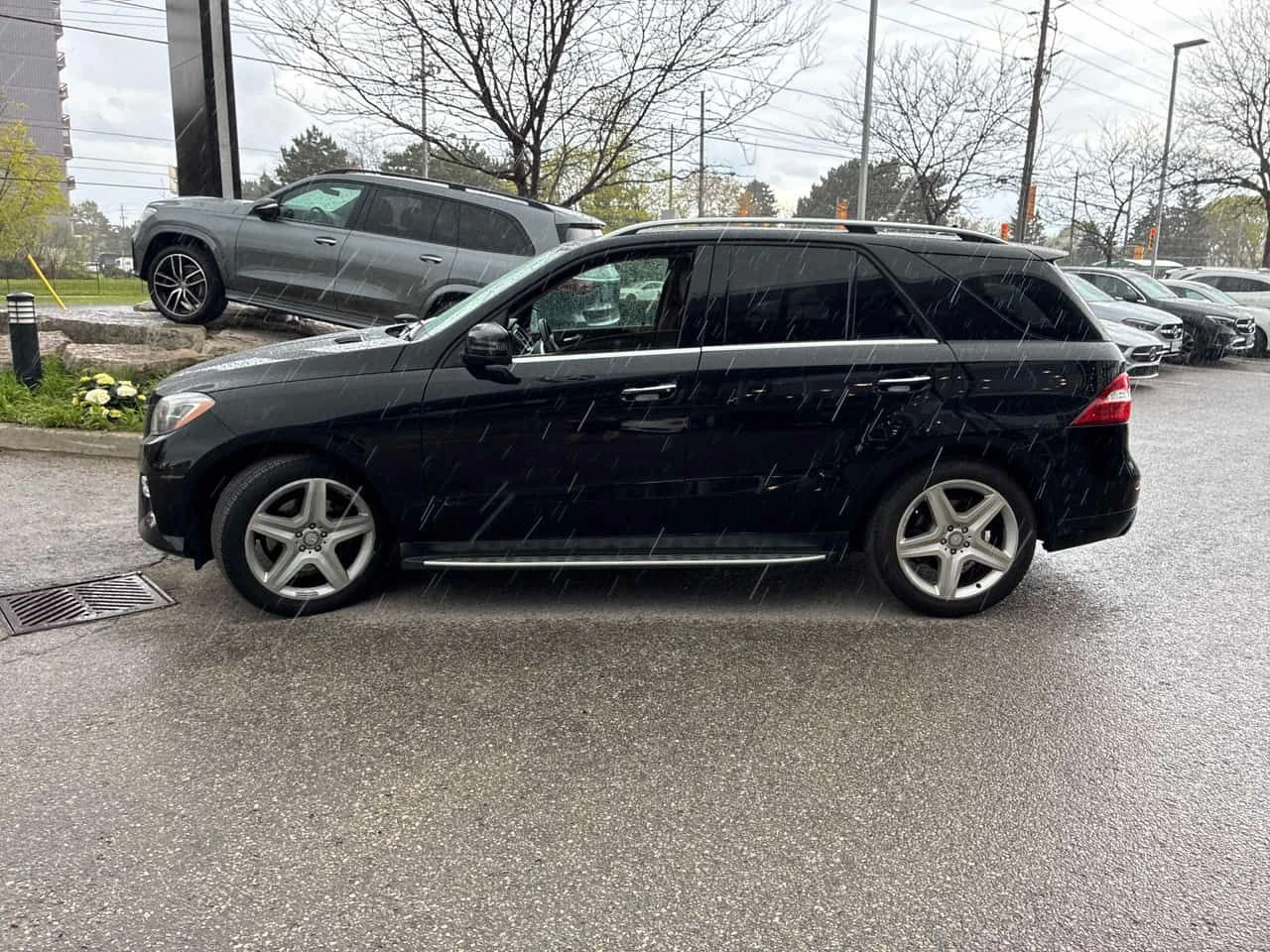 Mercedes-Benz ML 350 * BlueTEC * ПРЕДСТАВИТЕЛСТВО * 360 * ПАМЕТ * ПОДГР, снимка 2 - Автомобили и джипове - 54480324