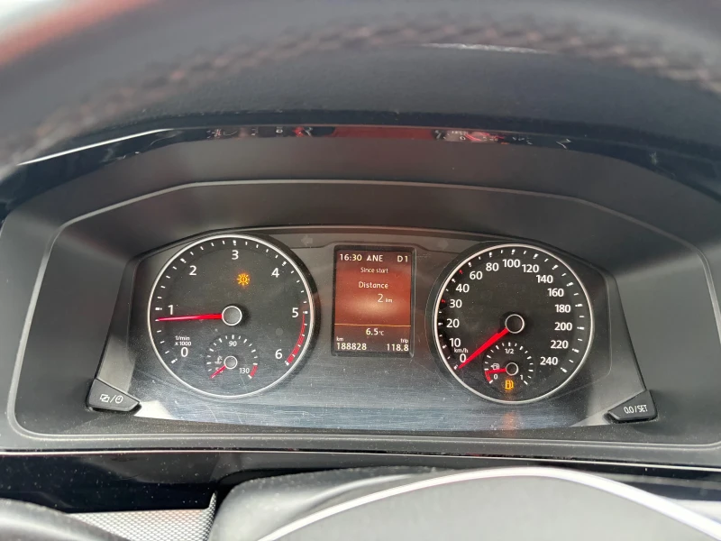 VW Multivan HIGHLINE 4MOTION DSG SWISS, снимка 9 - Бусове и автобуси - 53374421