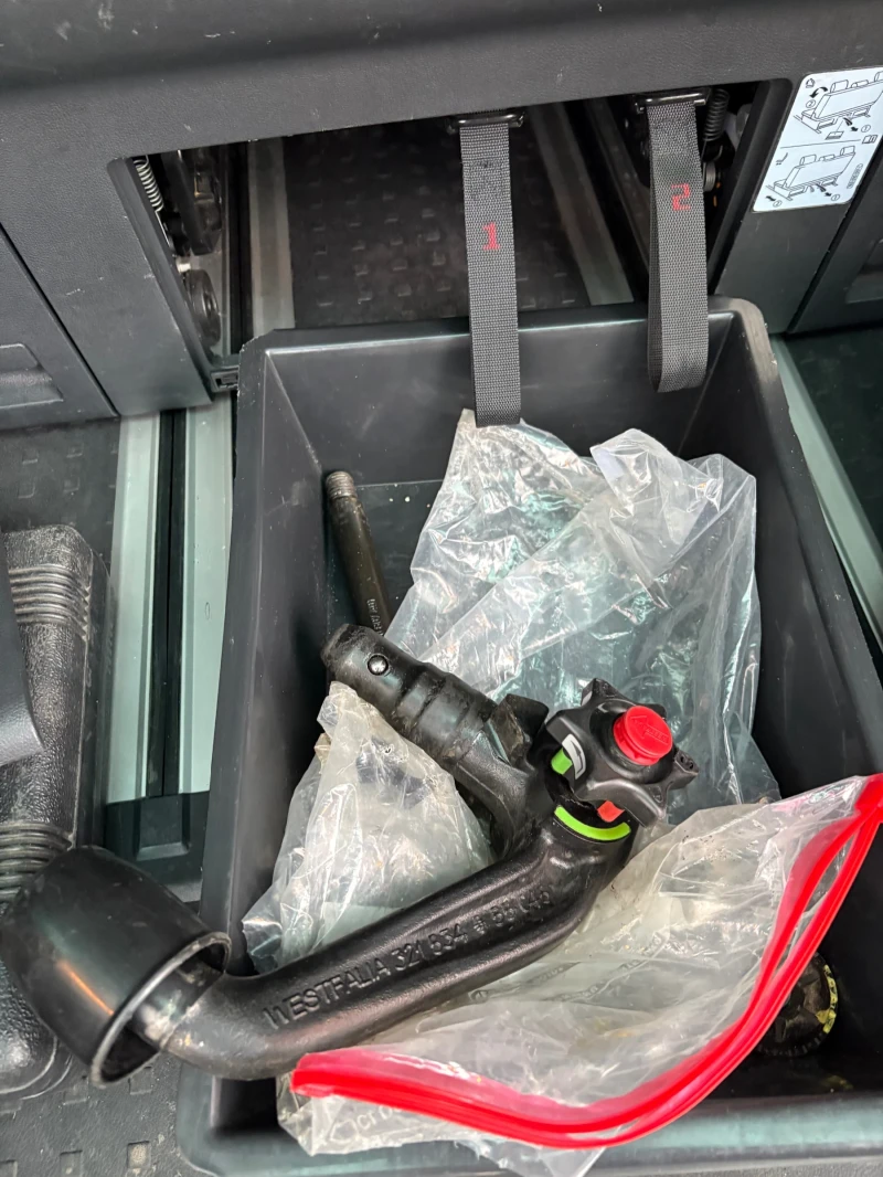 VW Multivan HIGHLINE 4MOTION DSG SWISS, снимка 10 - Бусове и автобуси - 53374421