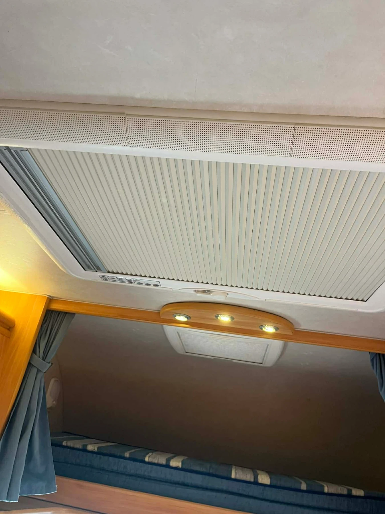 ������ Adria Adriatik Coral 670sk | Mobile.bg � ����������� 16