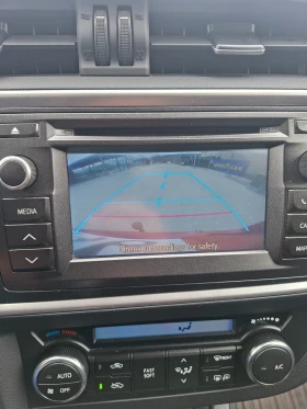 Toyota Auris 1.6 VVT-I 132кс 6 ск. нави камера топ състояние, снимка 6