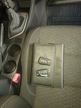 Toyota Auris 1.6 VVT-I 132кс 6 ск. нави камера топ състояние, снимка 7