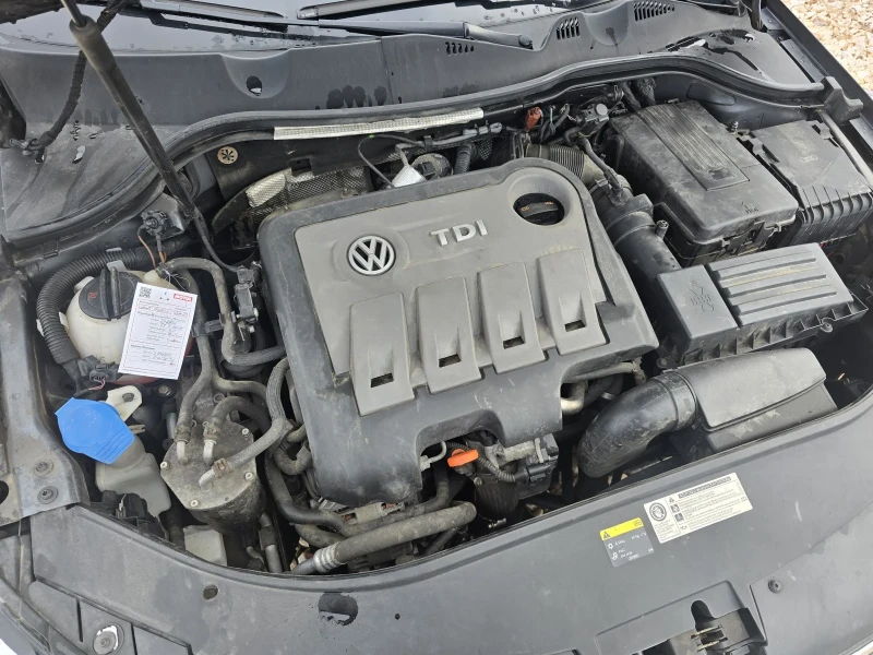 VW Passat 2.0TDI/AVTOMAT/NAVI/KAMERA/XSENON, снимка 16 - Автомобили и джипове - 48469649