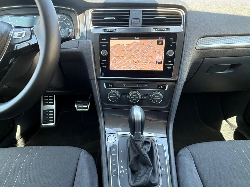VW Golf ALLTRACK ! 2.0TDI VIRTUAL/DSG/4-MOTION/FULL LED!, снимка 12 - Автомобили и джипове - 52197100