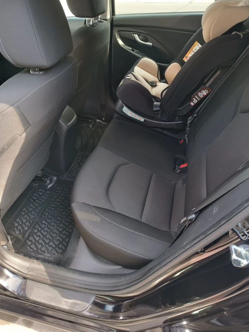 Hyundai I30 1.6 CRDi   Premium, снимка 14 - Автомобили и джипове - 52854326