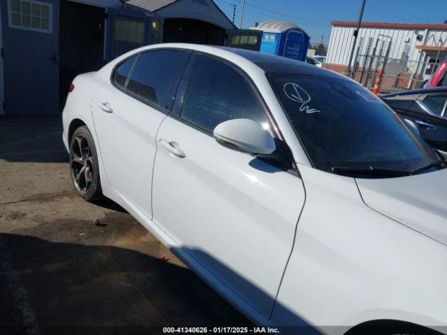 Alfa Romeo Giulia AWD* ПАНО* 360* КАМЕРИ* , снимка 6 - Автомобили и джипове - 54343316