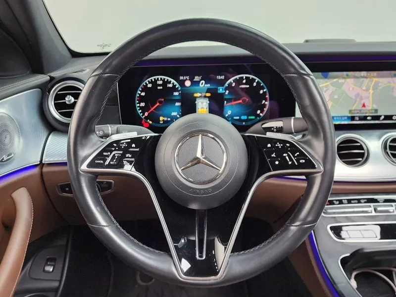 Mercedes-Benz E 350 4Matic Avantgarde, снимка 12 - Автомобили и джипове - 55883954