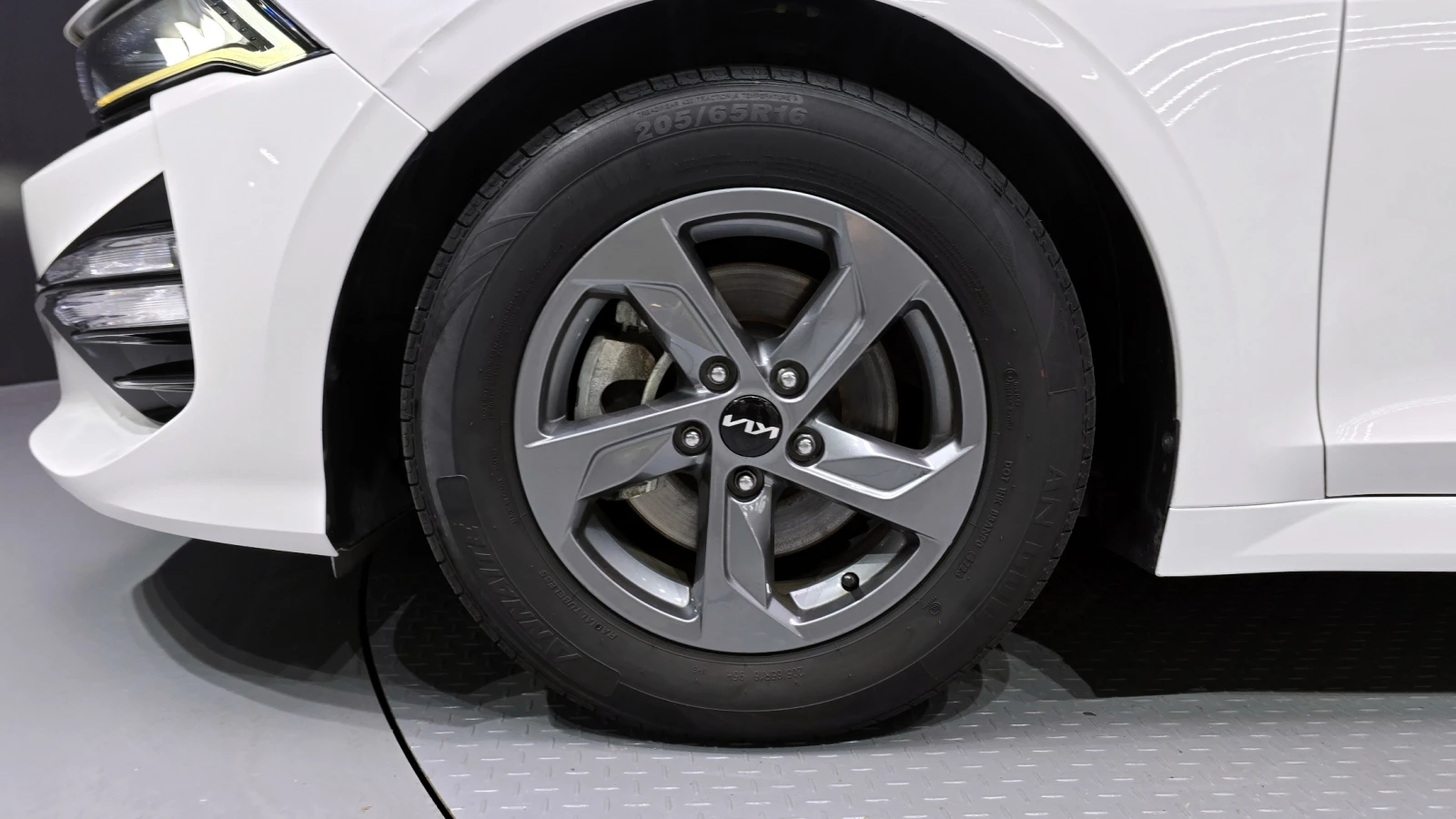 Kia K5 2.0LPI STANDARD - изображение 5