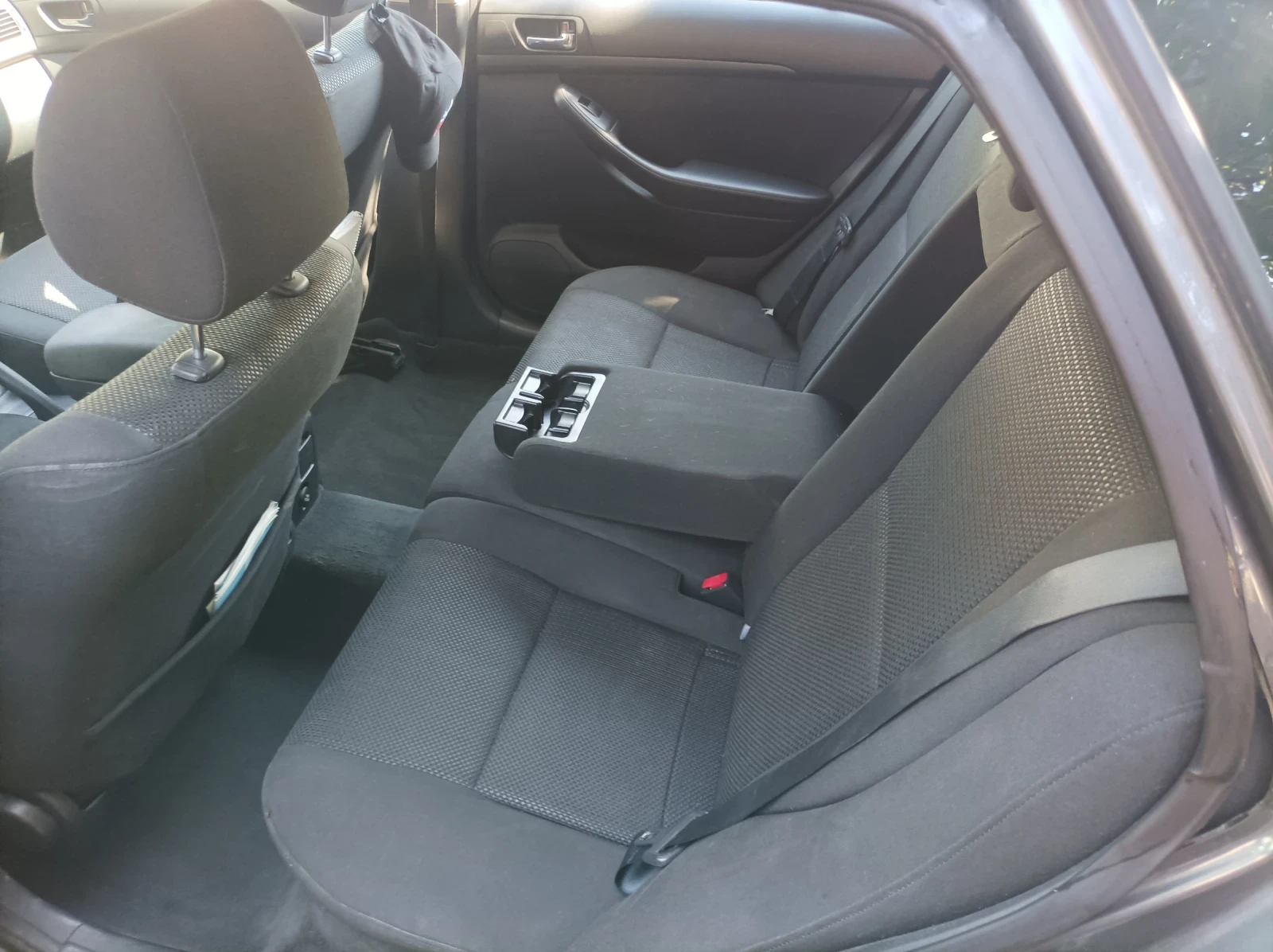 Toyota Avensis 2.0 D4D Преди фейслифта - изображение 10