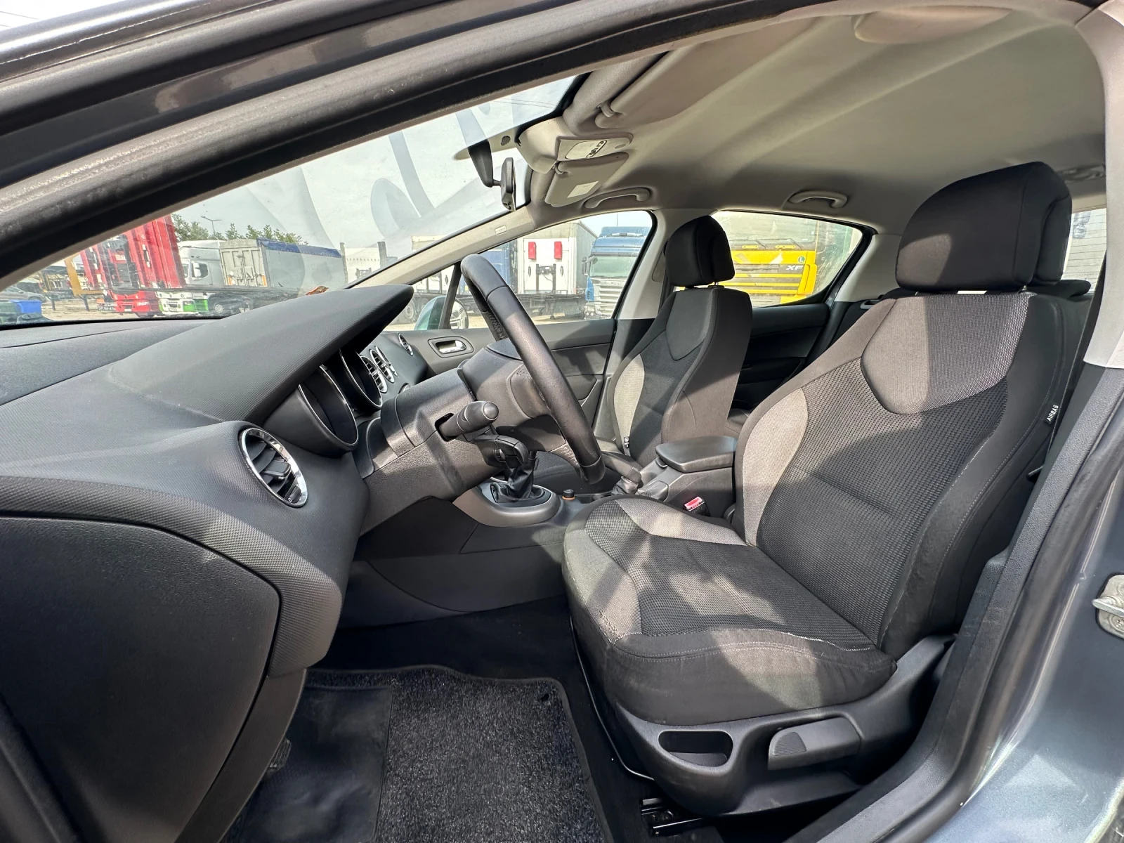 Peugeot 308 1.6HDI 90HP / АВТОПИЛОТ / НОВ ВНОС - изображение 8