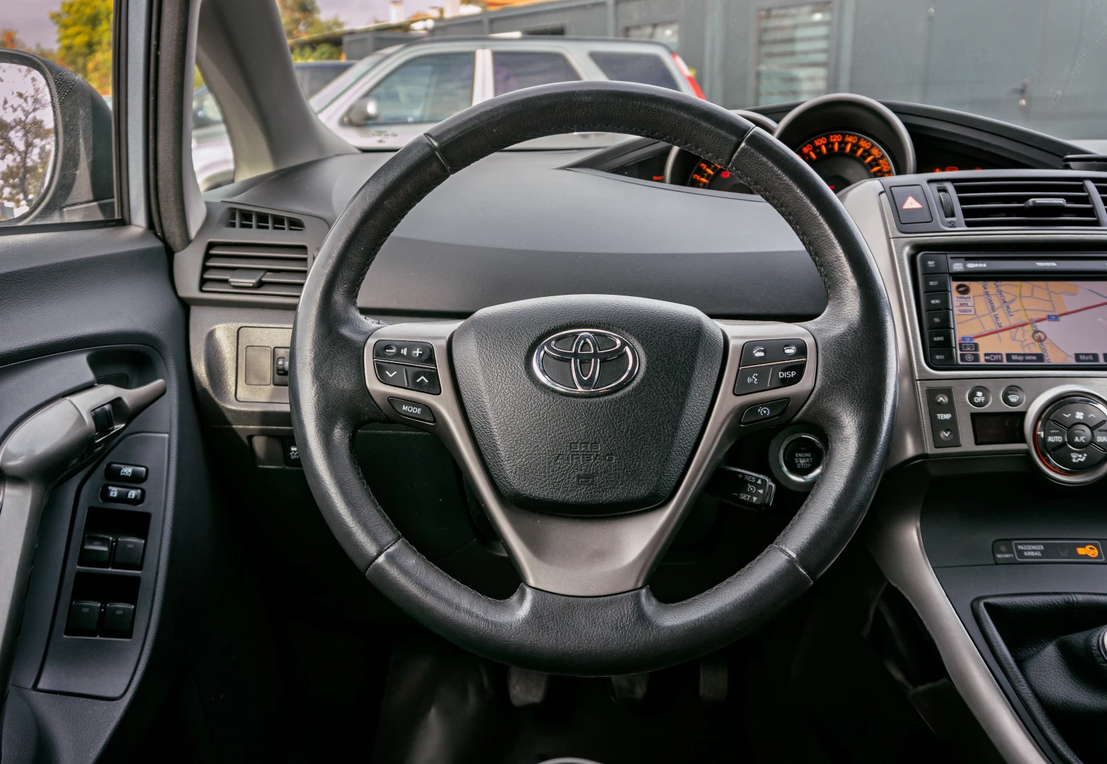 Toyota Verso 1.8 VVT-i | 7м. | PANO | KEYLESS | С ГАРАНЦИЯ!  - изображение 9