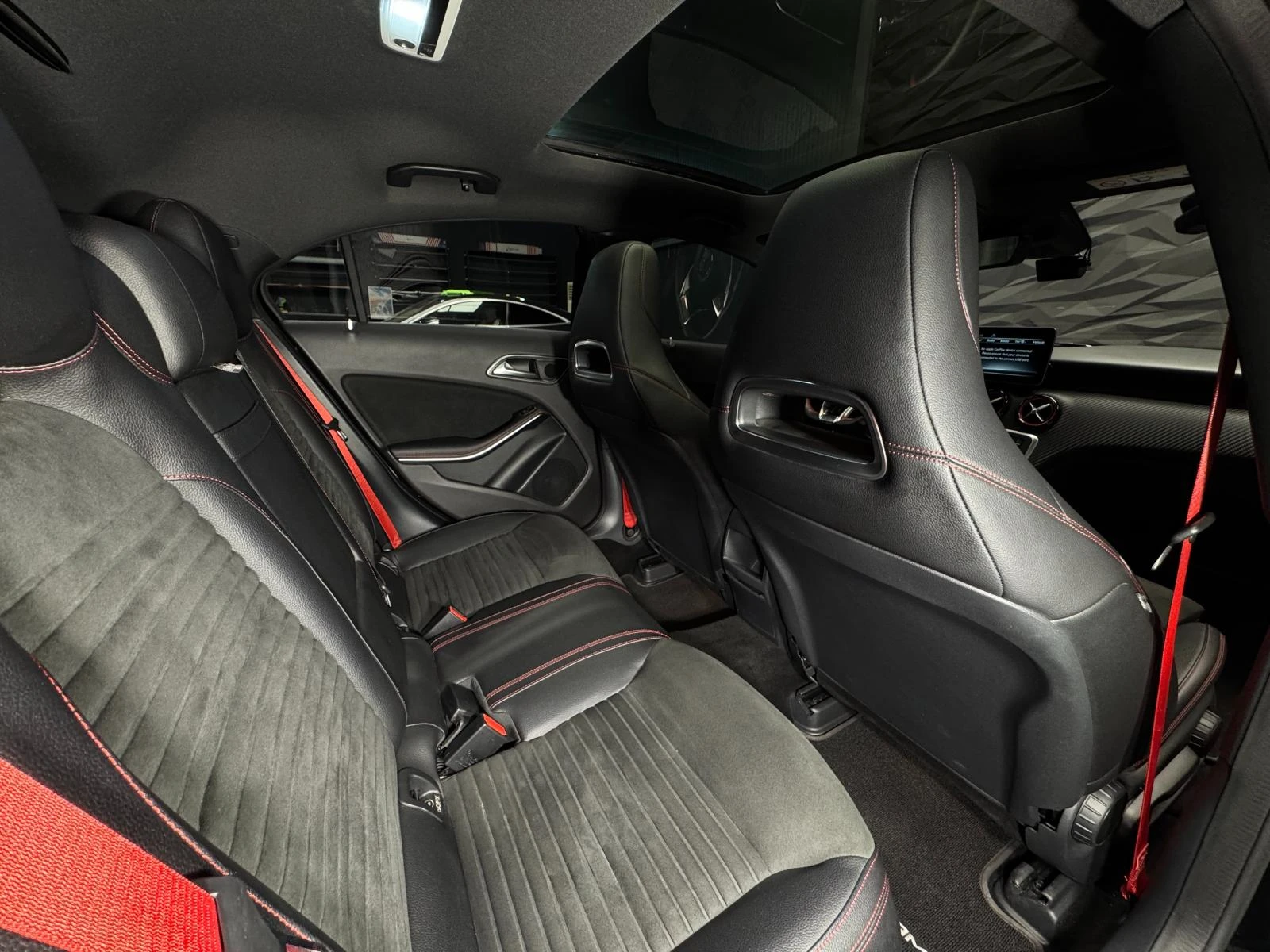 Mercedes-Benz A45 AMG Carbon* Camera* Pano* Navi - изображение 9