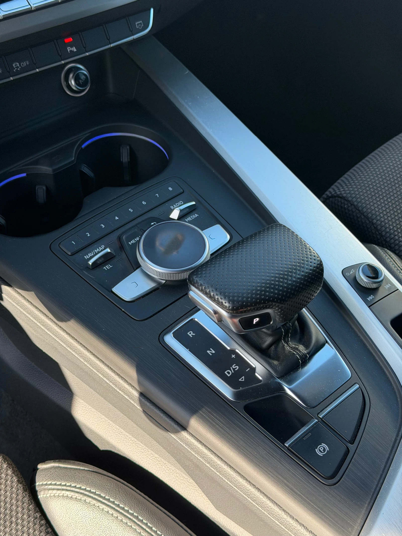 Audi A4 40 TDI Quattro 3xS-Line / Matrix / Virtual cockpit, снимка 15 - Автомобили и джипове - 53829104