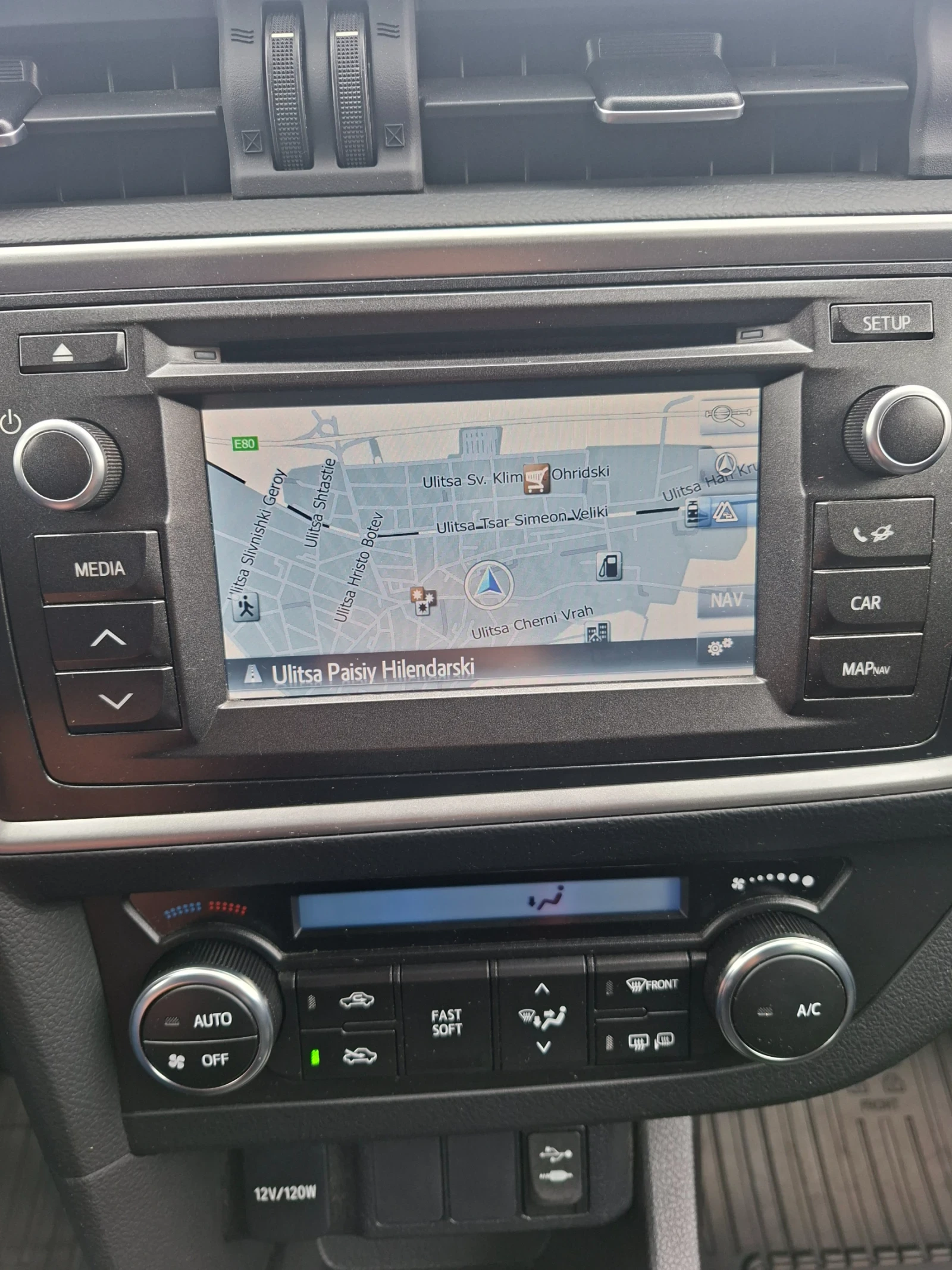 Toyota Auris 1.6 VVT-I 132кс 6 ск. нави камера топ състояние, снимка 5 - Автомобили и джипове - 54047306