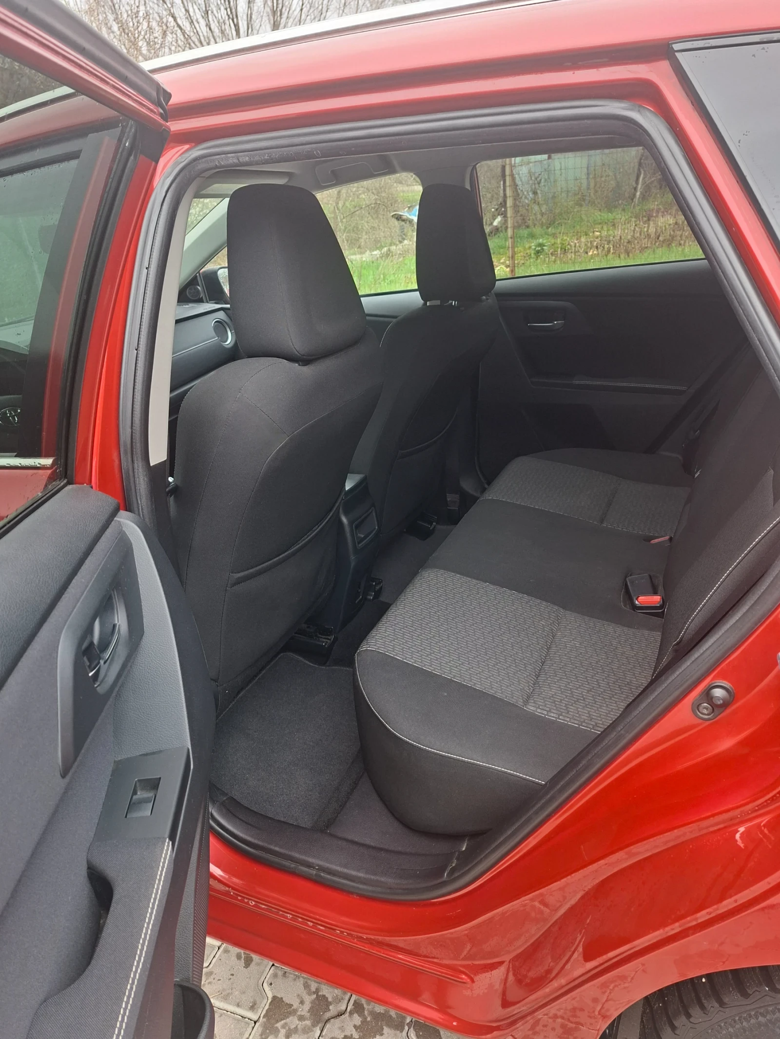 Toyota Auris 1.6 VVT-I 132кс 6 ск. нави камера топ състояние, снимка 15 - Автомобили и джипове - 54047306