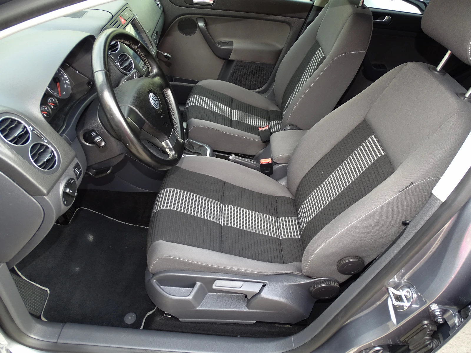 VW Golf Plus 1.9TDI_DSG_UNITED_* , снимка 9 - Автомобили и джипове - 54638556