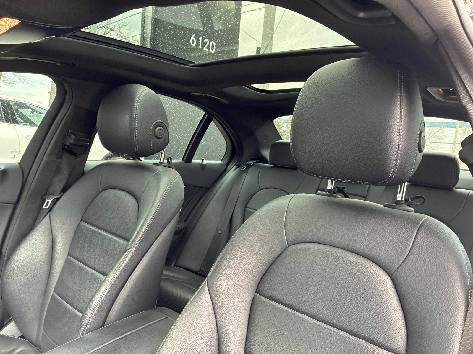Mercedes-Benz C 300, снимка 9 - Автомобили и джипове - 54980571
