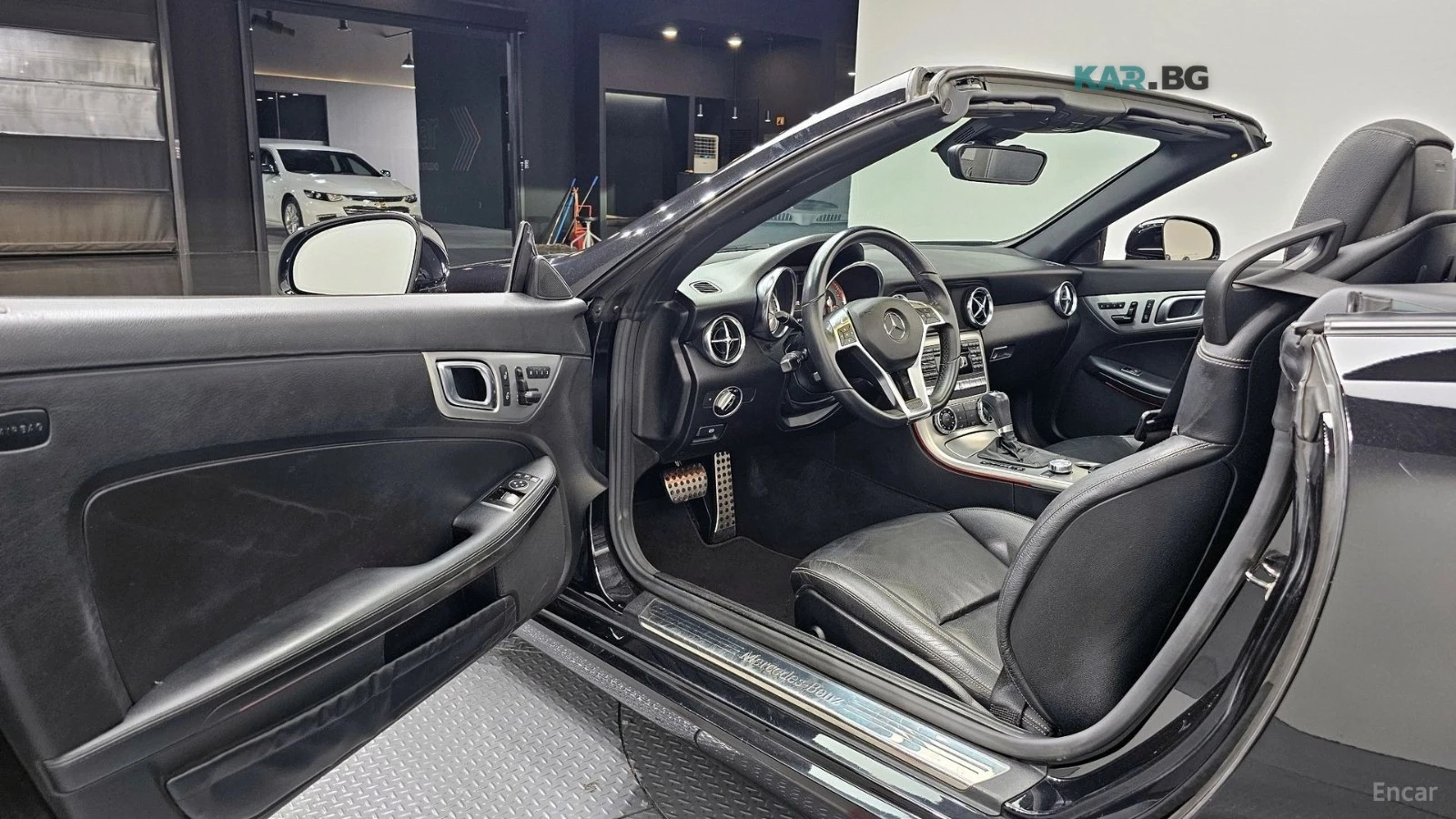 Mercedes-Benz SLK 200 BlueEfficiency* КОЖА* ОБДУХВ* , снимка 9 - Автомобили и джипове - 55068467