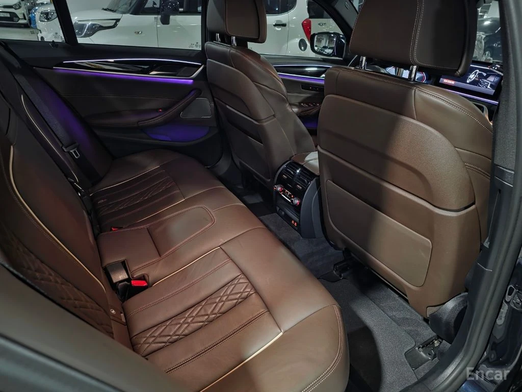 BMW 530 M* SPORT* ОБДУХВАНЕ* ХЕДЪП* 360КАМЕРА* LANE* ASSIS, снимка 14 - Автомобили и джипове - 55212295