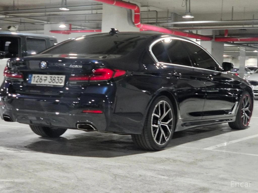 BMW 530 M* SPORT* ОБДУХВАНЕ* ХЕДЪП* 360КАМЕРА* LANE* ASSIS, снимка 2 - Автомобили и джипове - 55212295