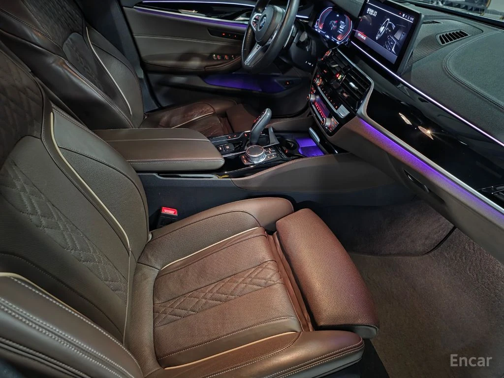 BMW 530 M* SPORT* ОБДУХВАНЕ* ХЕДЪП* 360КАМЕРА* LANE* ASSIS, снимка 12 - Автомобили и джипове - 55212295