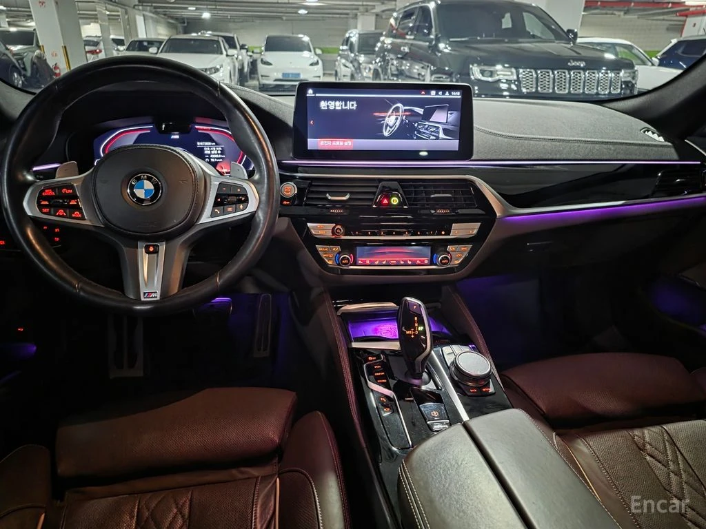 BMW 530 M* SPORT* ОБДУХВАНЕ* ХЕДЪП* 360КАМЕРА* LANE* ASSIS, снимка 6 - Автомобили и джипове - 55212295