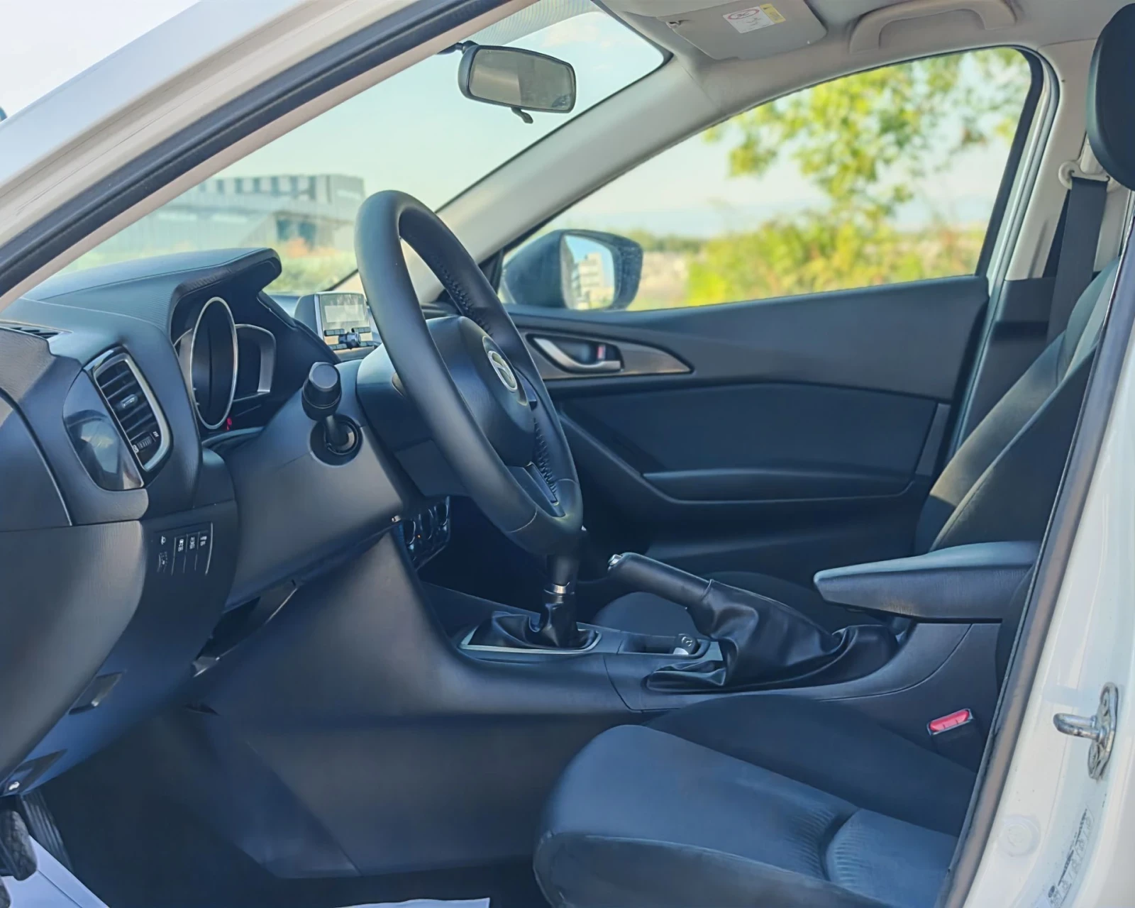 Mazda 3 1.5 БЕНЗИН 101 К.С. 159 000 КМ! НОВА!!!, снимка 8 - Автомобили и джипове - 55730067