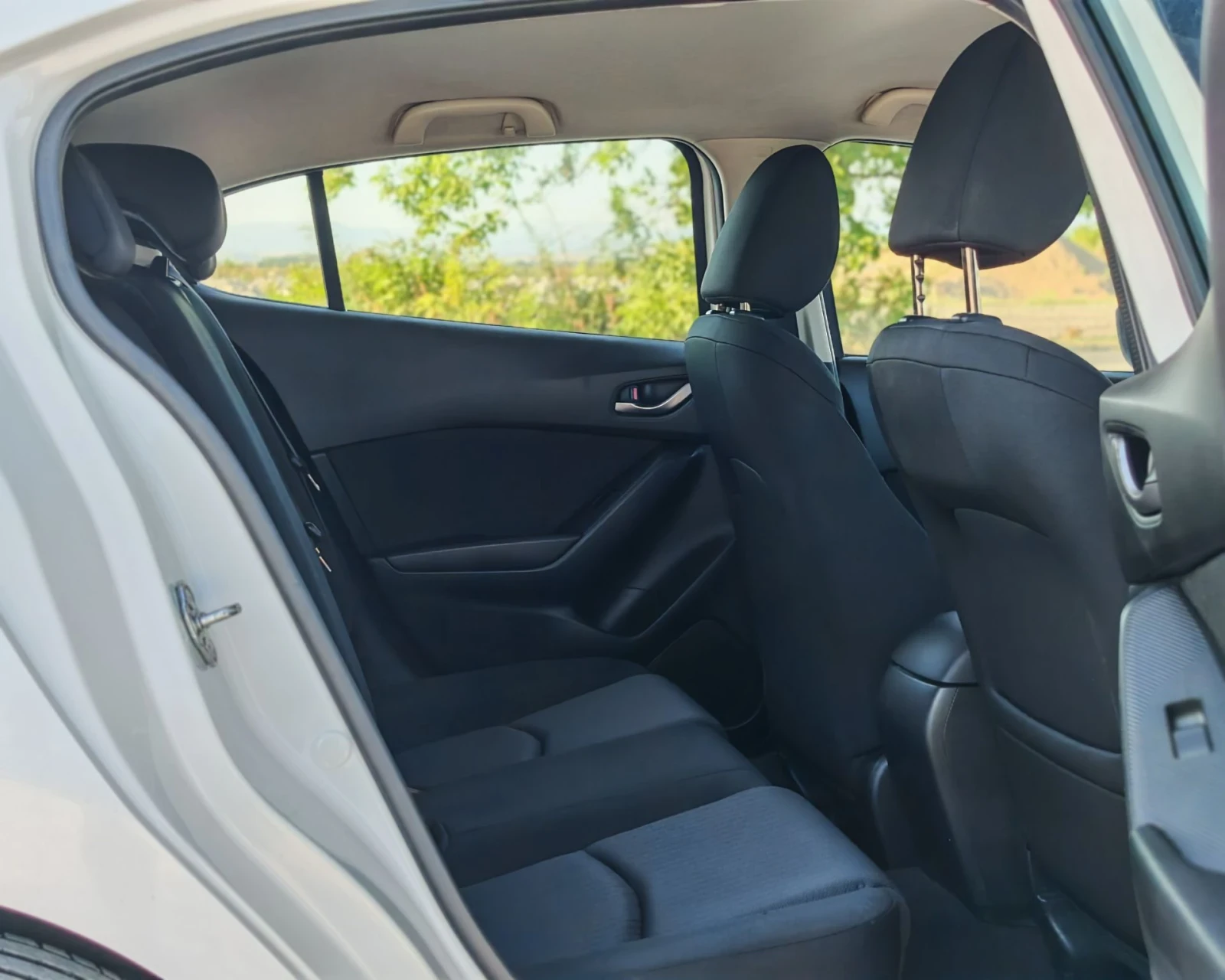 Mazda 3 1.5 БЕНЗИН 101 К.С. 159 000 КМ! НОВА!!!, снимка 12 - Автомобили и джипове - 55730067