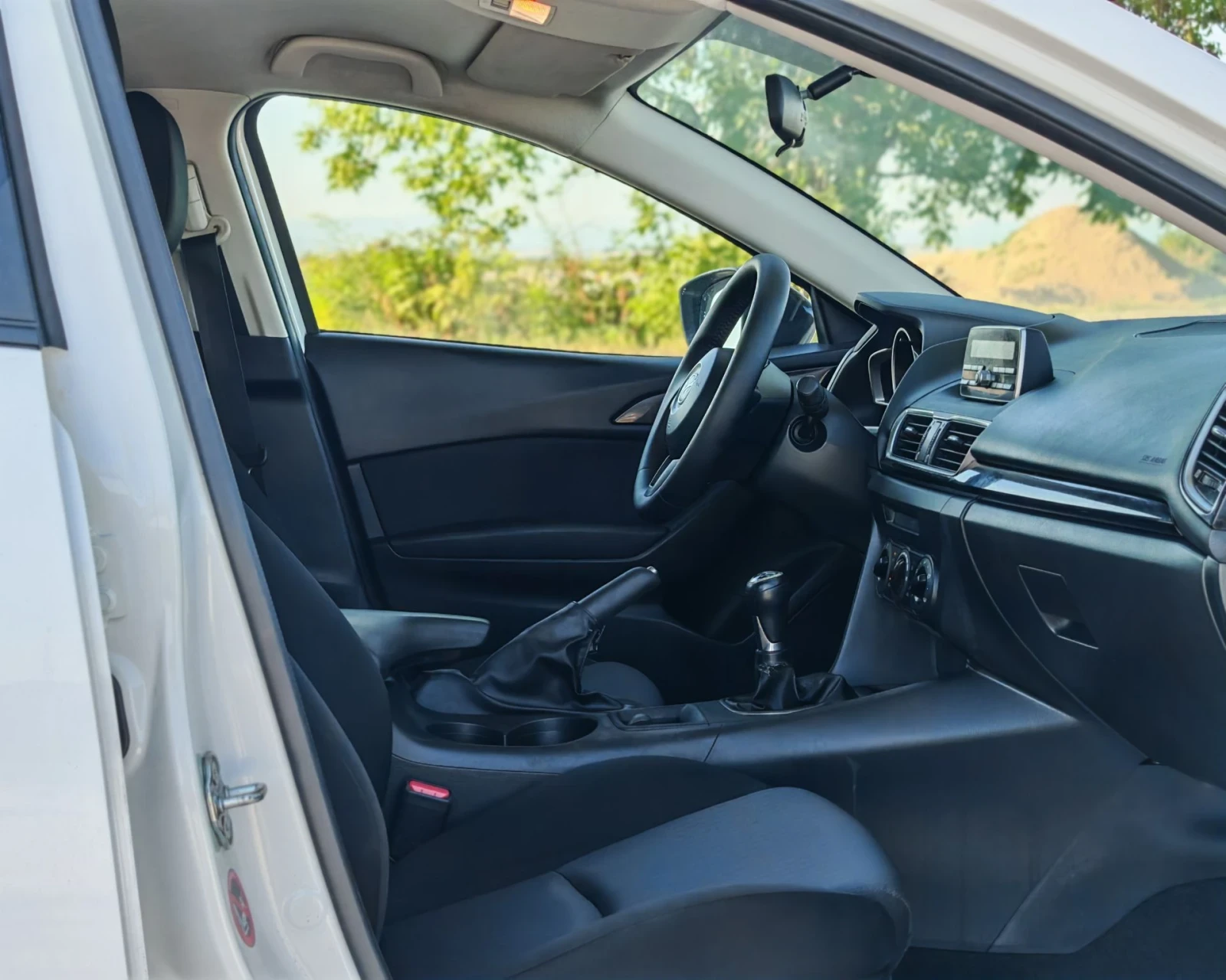 Mazda 3 1.5 БЕНЗИН 101 К.С. 159 000 КМ! НОВА!!!, снимка 10 - Автомобили и джипове - 55730067