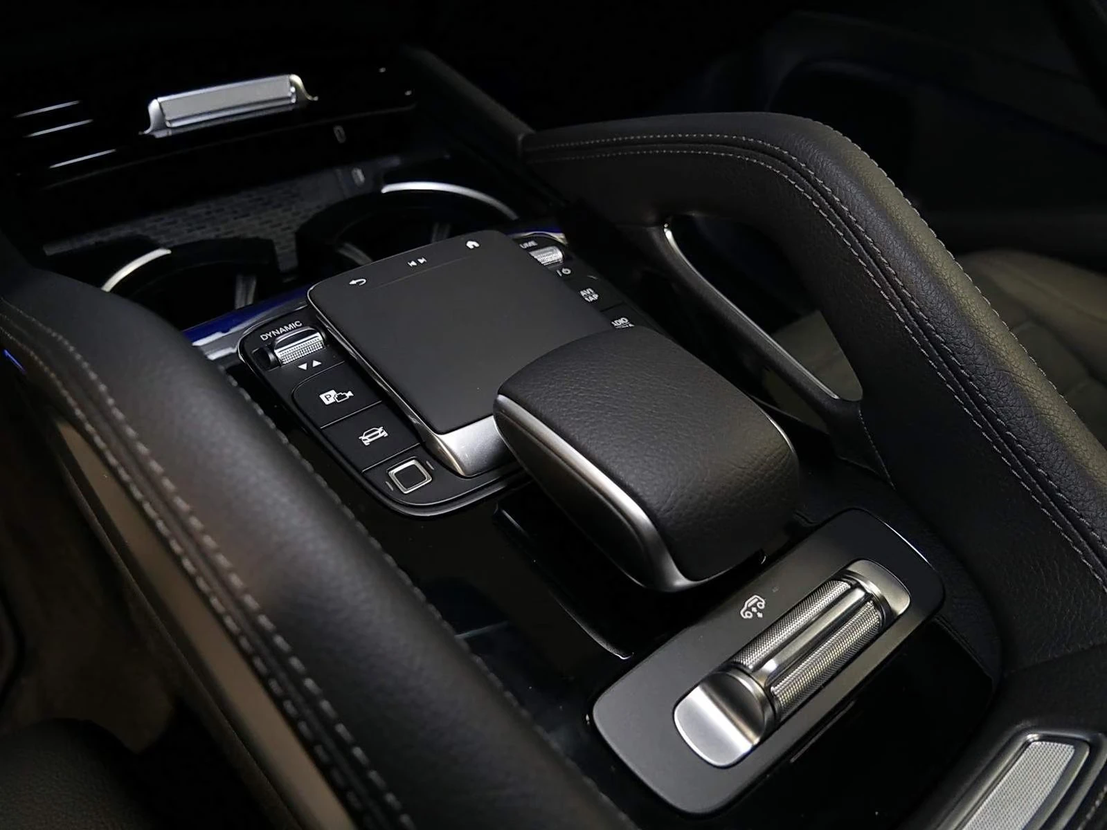 Mercedes-Benz GLE 450 d / COUPE/ AMG/ NIGHT/ BURM/ PANO/ 360/ MULTIBEAM/, снимка 10 - Автомобили и джипове - 55786646