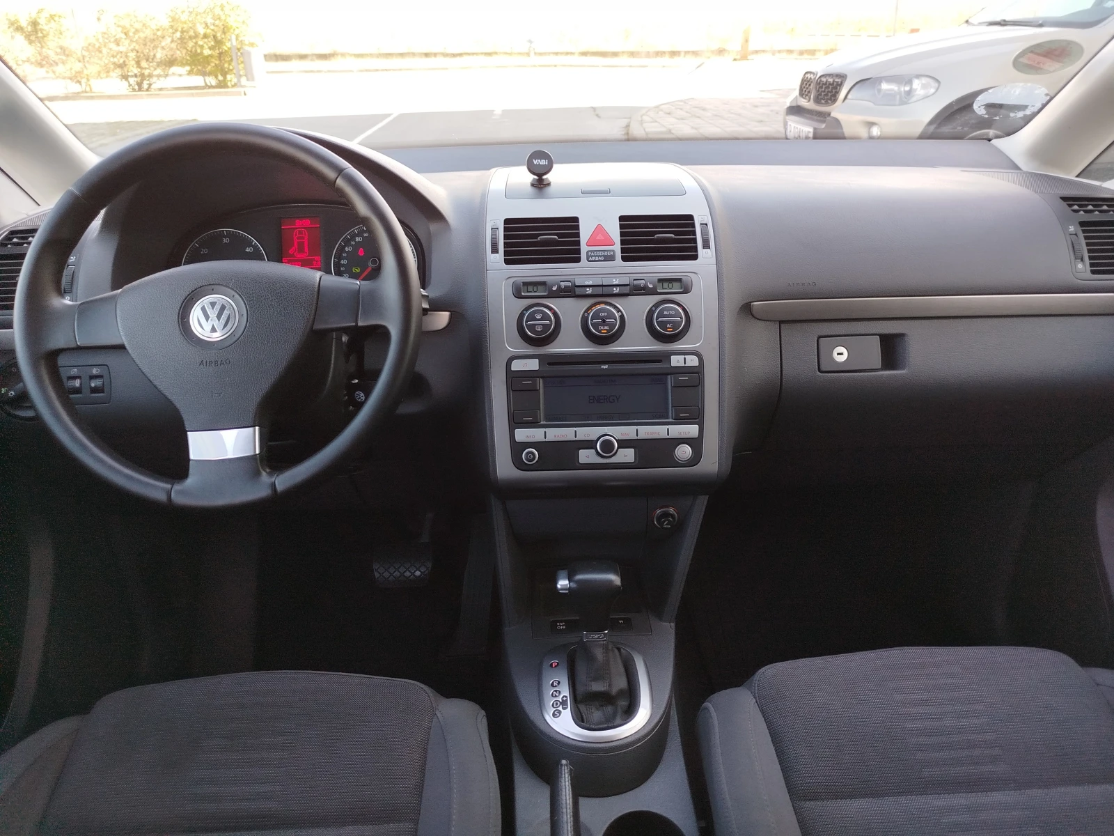VW Touran 2.0TDI-170кс.Автоматик, снимка 13 - Автомобили и джипове - 56104451