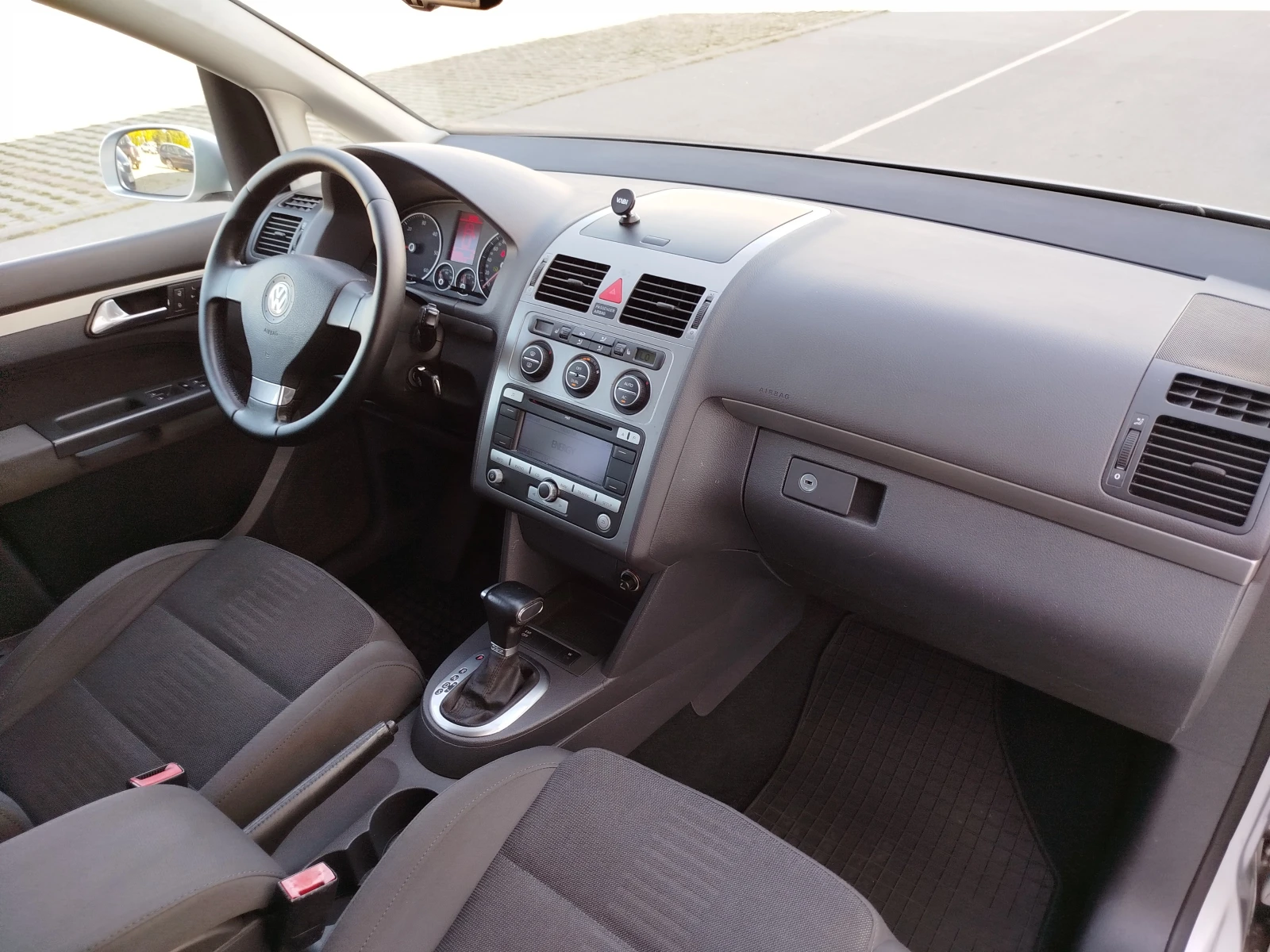 VW Touran 2.0TDI-170кс.Автоматик, снимка 12 - Автомобили и джипове - 56104451