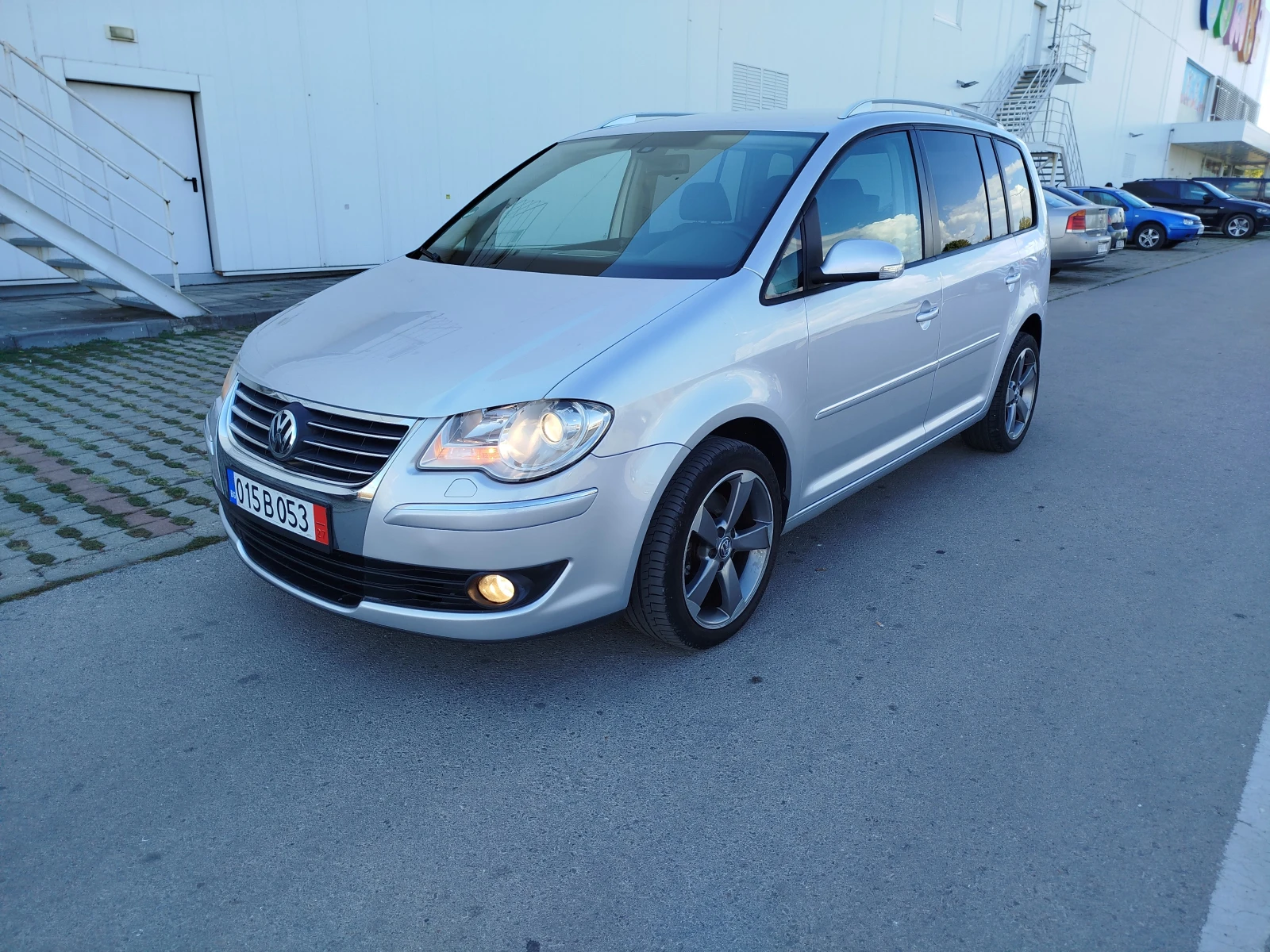 VW Touran 2.0TDI-170кс.Автоматик, снимка 2 - Автомобили и джипове - 56104451