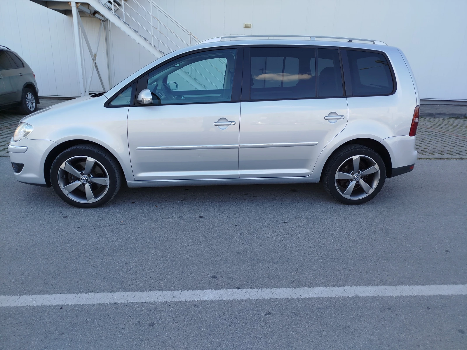 VW Touran 2.0TDI-170кс.Автоматик, снимка 3 - Автомобили и джипове - 56104451