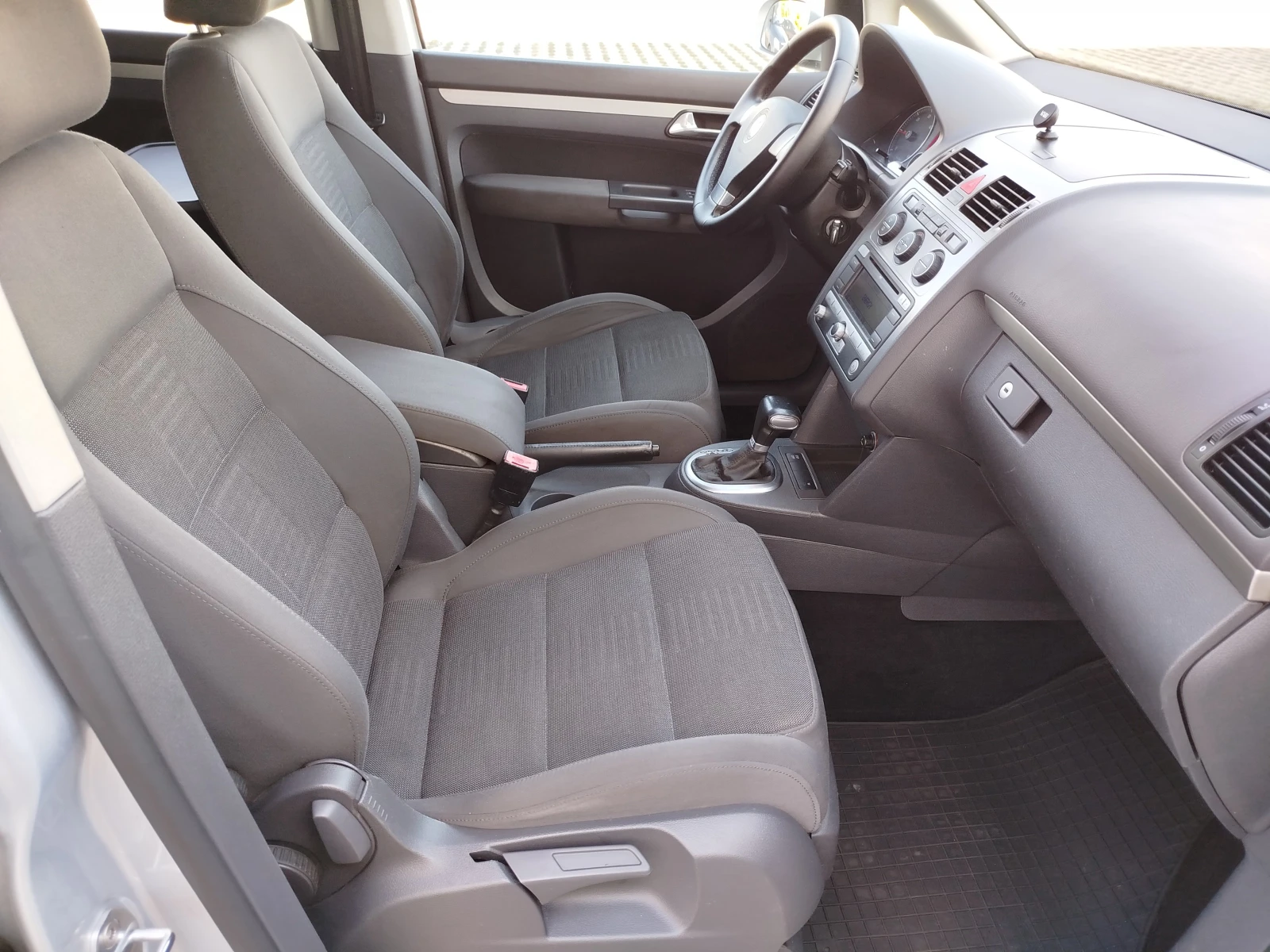 VW Touran 2.0TDI-170кс.Автоматик, снимка 11 - Автомобили и джипове - 56104451