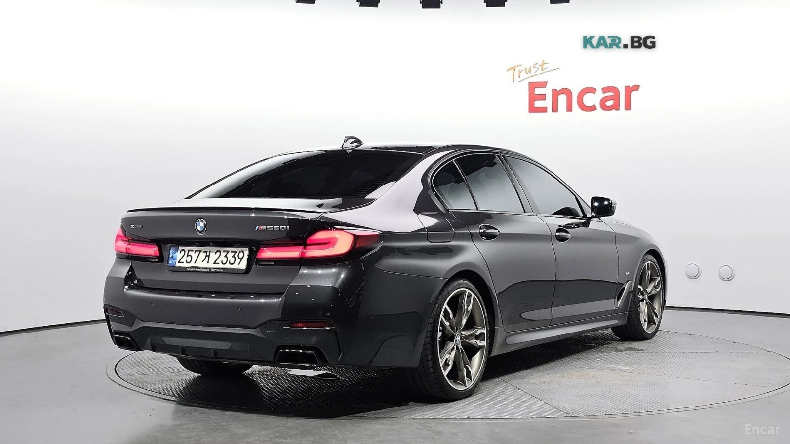 BMW 550 M550i xDrive* HUD* 360* ОБДУХВ* НАВИ* ПАНО, снимка 2 - Автомобили и джипове - 56237456