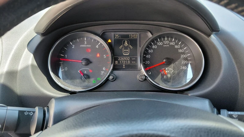 Nissan Qashqai 2000 DCI 4x4 keyless, безключово палене, панорама , снимка 11 - Автомобили и джипове - 51702958