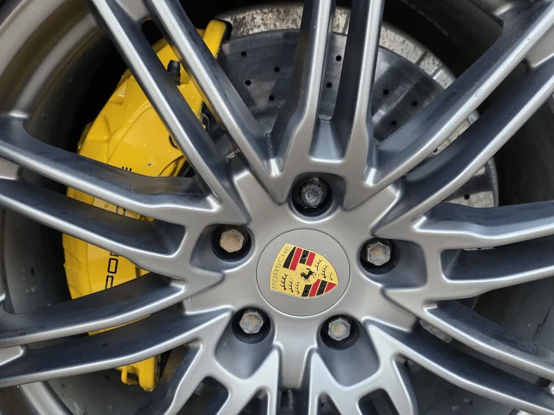 Porsche Cayenne TURBO S PACK= ВАКУУМ= ПАНОРАМА= КЕРАМИЧНИ СПИРАЧКИ, снимка 17 - Автомобили и джипове - 52727428
