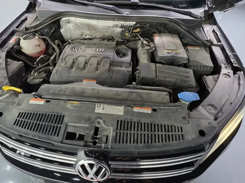 VW Tiguan 2.0 TDI R-LINE 5N, снимка 6 - Автомобили и джипове - 55295697